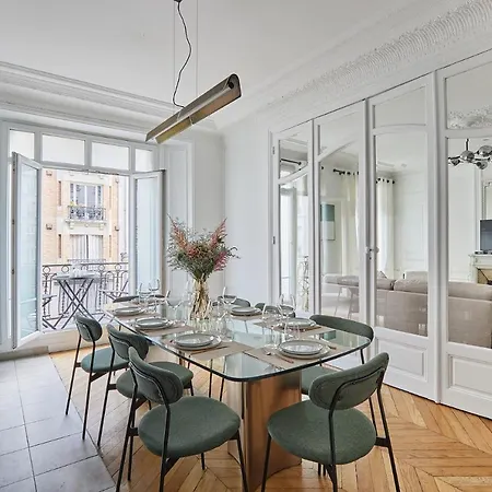 Center Of By Prestige * Paris