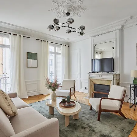 Center Of By Prestige Apartment *